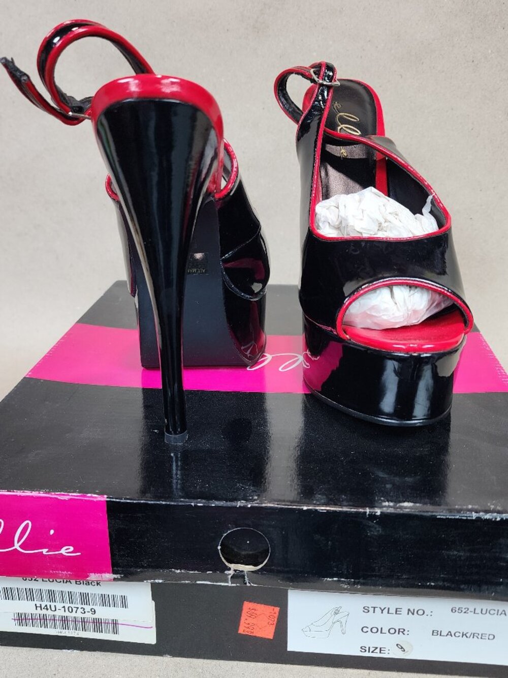 H4U-1073 Ellie 652 Lucia